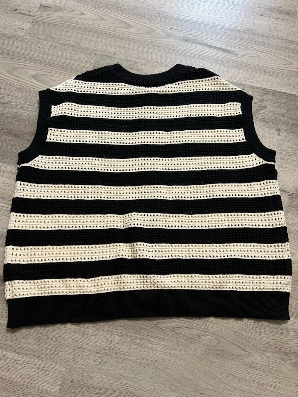 Universal Thread Sweater Vest size XL